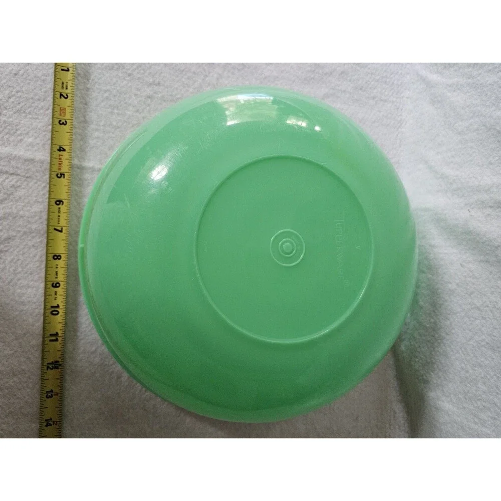 Tupperware Large 26 Cup Fix N Mix Bowl #274-9 & Lid - Jadite Green